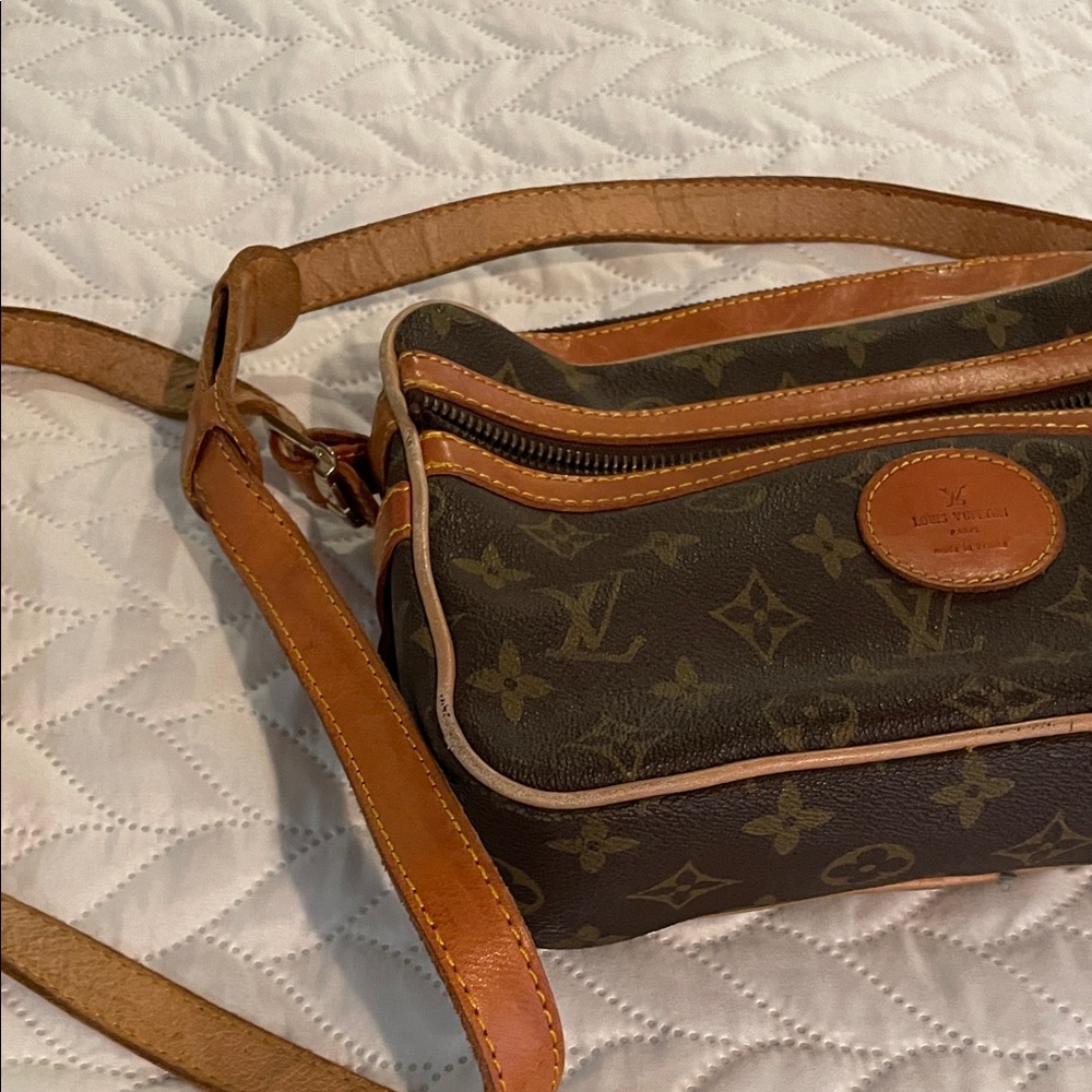 Louis Vuitton Brown and Tan Monogram Crossbody Bag - Picture 3 of 3
